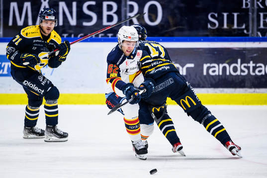 Djurgårdens Wiktor Nilsson och Södertäljes Johan Ivarsson