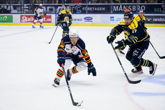 Djurgårdens Tim Söderlund och Södertäljes Johan Ivarsson
