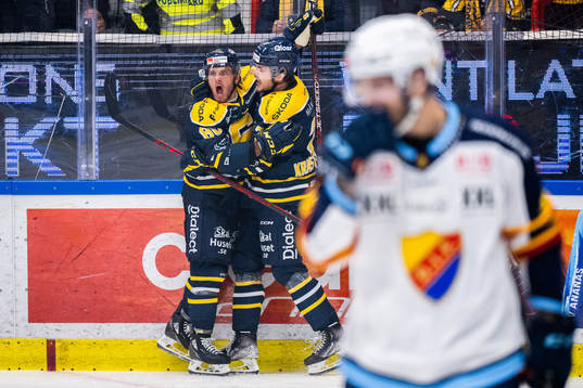Södertäljes Anthony Luciani jublar