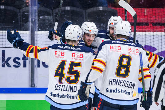 Djurgårdens Daniel Brodin jublar med lagkamrater