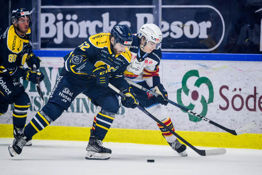 Södertäljes Christopher Liljewall och Djurgårdens Liam