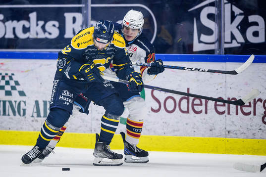 Södertäljes Christopher Liljewall och Djurgårdens Liam