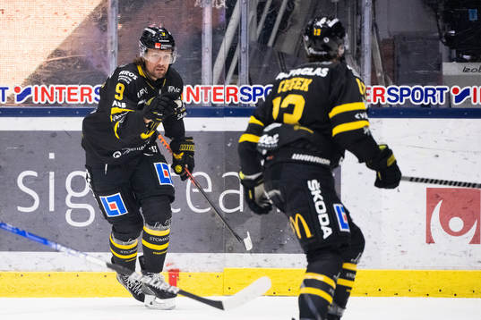 Västerås Mikael Frycklund jublar med Trevor Cheek