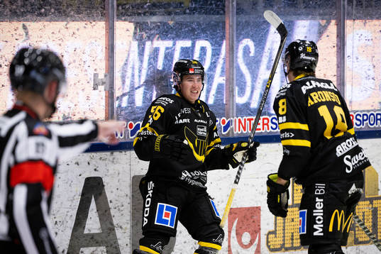 Västerås Alexander Lundsjö jublar