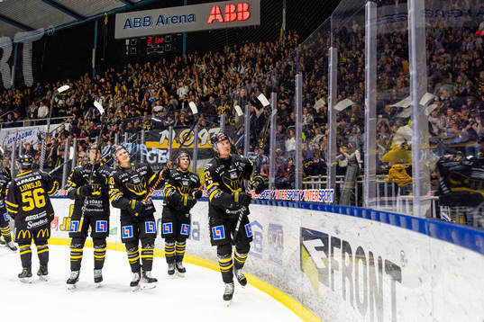 Västerås spelare jublar
