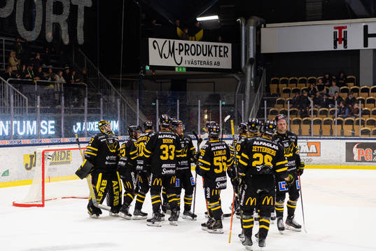 Västerås spelare jublar