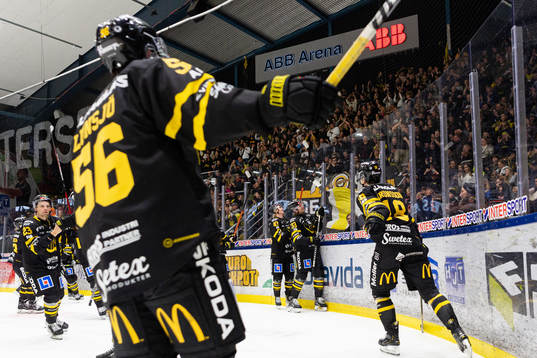 Västerås spelare jublar
