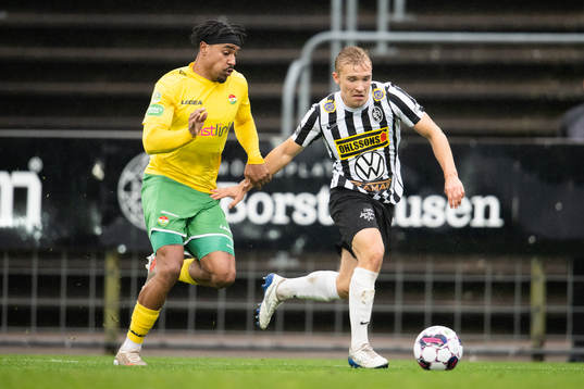 Landskronas Edvin Dahlqvist och Dalkurds Fabio Nicolas Dixon