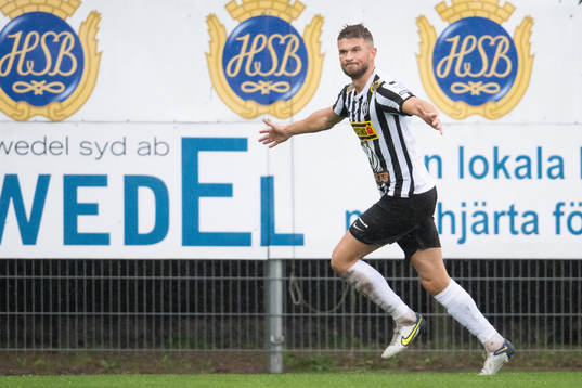 Landskronas Erik Pärsson jublar