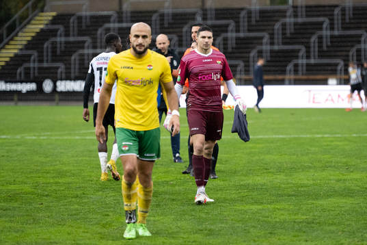 Dalkurds målvakt Jonathan Viscosi deppar