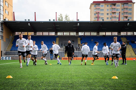 Örebros spelare värmer upp