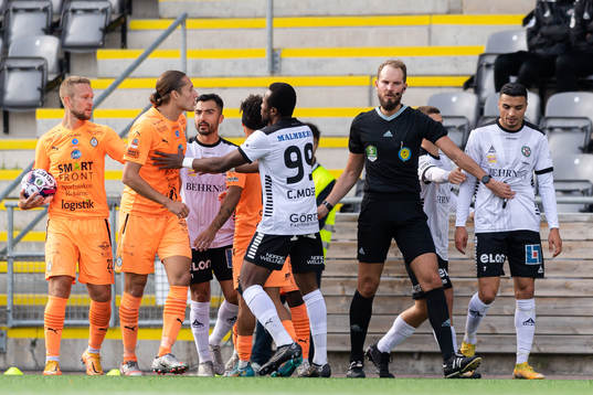 AFC Eskilstunas Felix Michel i bråk med Örebros Ahmed