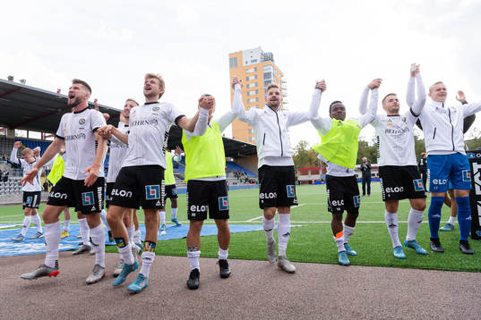 Örebros spelare jublar