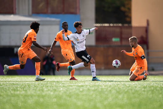 Örebros Elias Barsoum och AFC Eskilstunas Alexander Michel