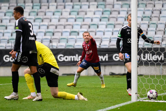 Örgrytes Hampus Dahlqvist jublar
