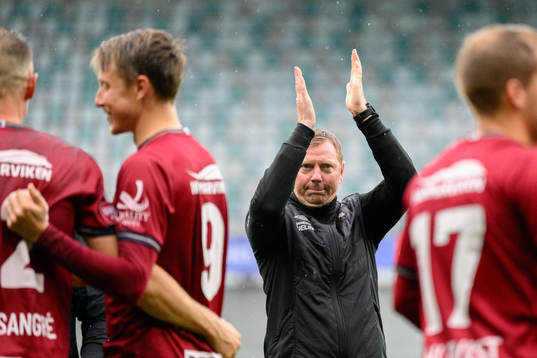 Örgrytes tränare Brynjar Gunnarsson jublar