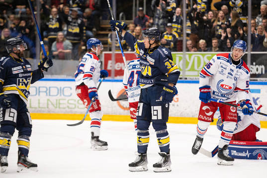 HV71s Måns Lindbäck jublar