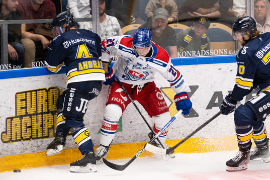 HV71s Emil Andrae och Oskarshamns Myles Powell