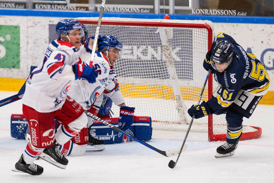 Oskarshamns Robin Norell och HV71s Andy Miele