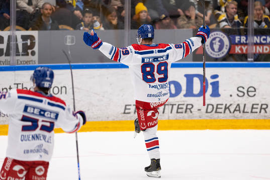 Oskarshamns Patrik Karlkvist jublar