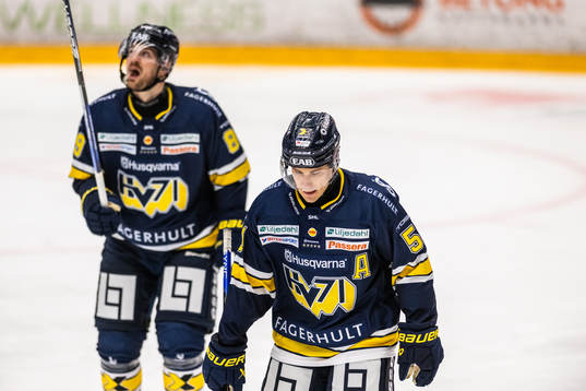 HV71s Andy Miele och HV71s Mikkel Bödker  deppar