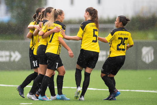 Häckens spelare jublar