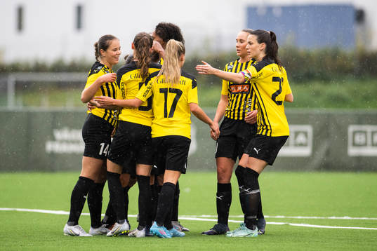 Häckens spelare jublar