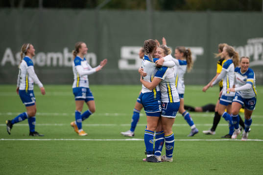 Onsalas spelare jublar
