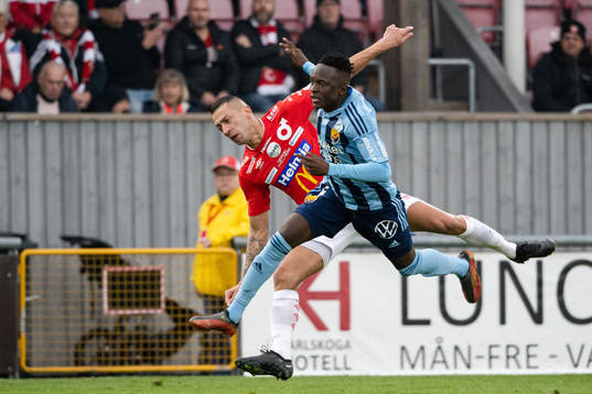 Degerfors Nikola Djurdjic och Djurgårdens Amadou Doumbouya