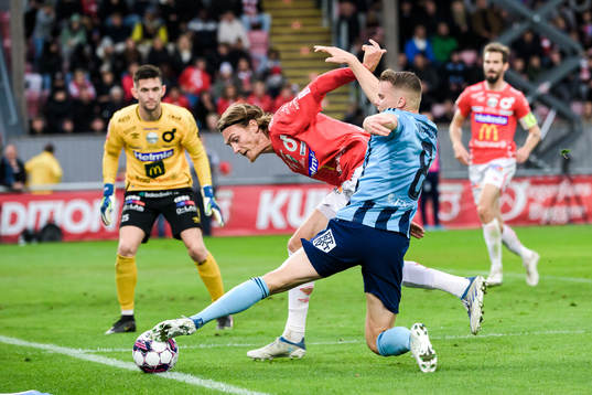 Degerfors Gustav Granath och Djurgårdens Elias Andersson