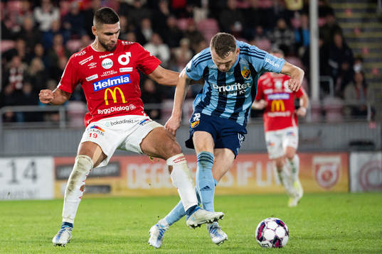 Degerfors Omar Faraj och Djurgårdens Piotr Johansson
