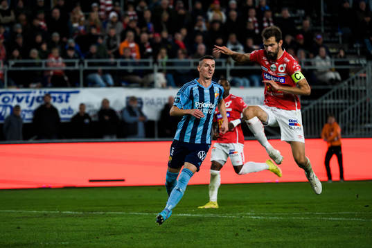 Djurgårdens Haris Radetinac och Degerfors Sebastian Ohlsson