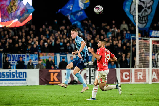 Djurgårdens Jesper Löfgren och Degerfors Omar Faraj