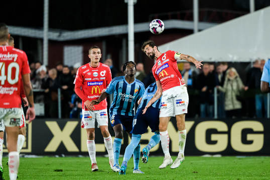 Djurgårdens Joel Asoro och Degerfors Sebastian Ohlsson