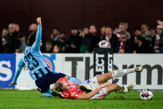 Djurgårdens Gustav Wikheim och Degerfors Adam Carlen