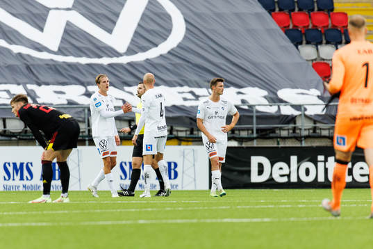 Halmstads Erik Ahlstrand och Andreas Johansson tackar