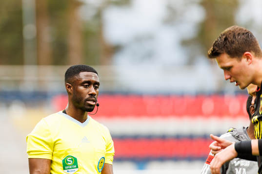 Domare Fredrik Oppong