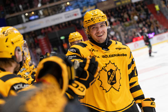 Skellefteås Max Lindholm jublar