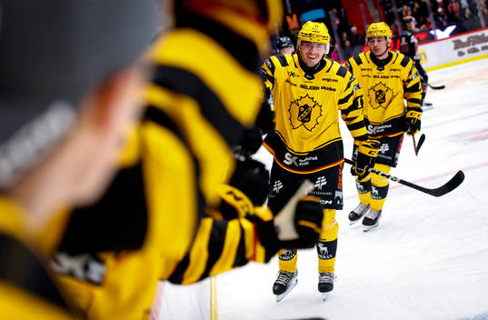 Skellefteås Max Lindholm jublar