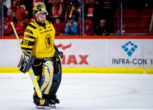 Skellefteås målvakt Gustaf Lindvall deppar