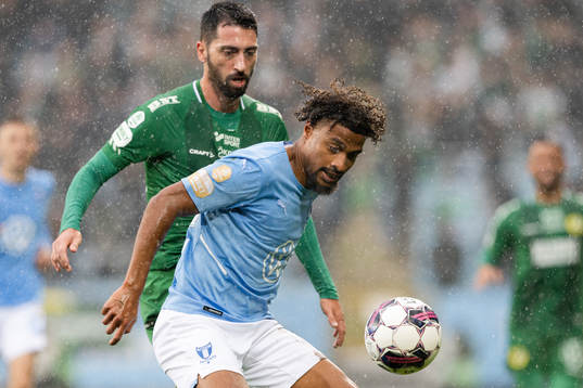 Hammarbys Nahir Besara och Malmö FFs Joseph Ceesay