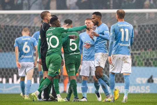 Bråk mellan Hammarbys Shaquille Pinas och Malmö FFs Isaac