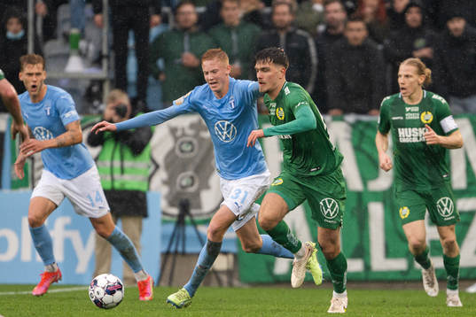 Malmö FFs Hugo Larsson och Hammarbys Pavle Vagic