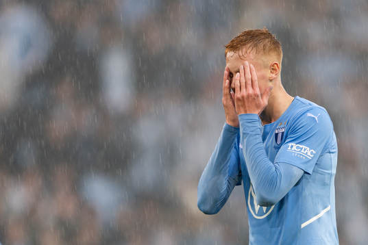 Malmö FFs Hugo Larsson deppar