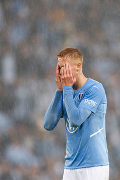 Malmö FFs Hugo Larsson deppar