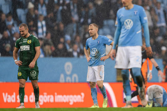 Malmö FFs Oscar Lewicki och Dennis Hadzikadunic deppar