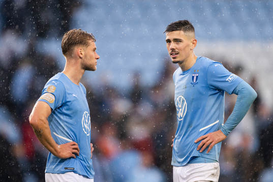 Malmö FFs Felix Beijmo och Dennis Hadzikadunic deppar