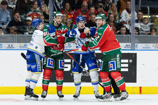 Leksands Marcus Karlberg och Martin Karlsson i en kamp mot