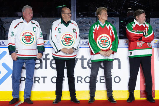 En ceremoni för Frölundas alla lagkaptener genom tiderna