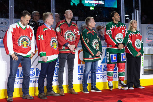 En ceremoni för Frölundas alla lagkaptener genom tiderna
